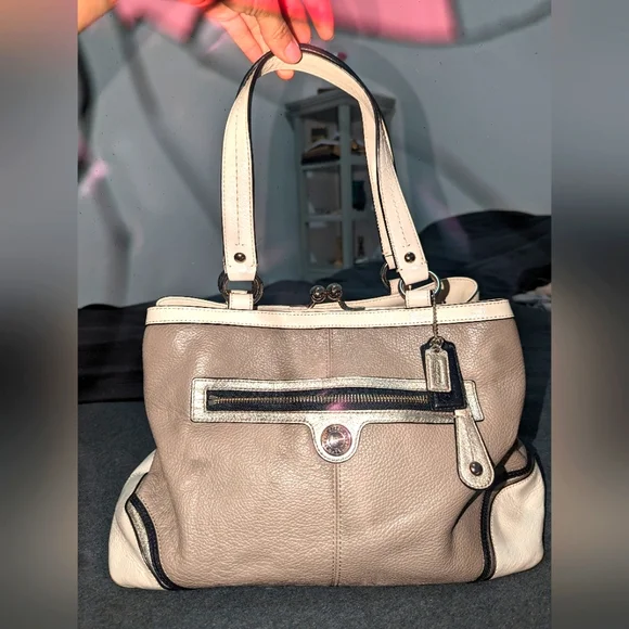 Purse - Picture 2 of 4